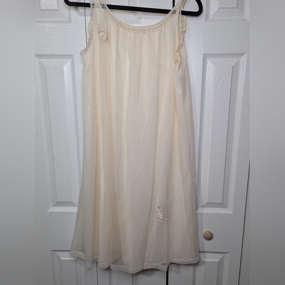 Vintage Cream Lace-Trim Embroidered Babydoll Nylon Chiffon Neglige Nightie #392